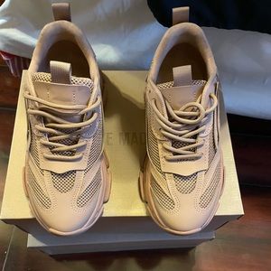 Steve madden sneakers